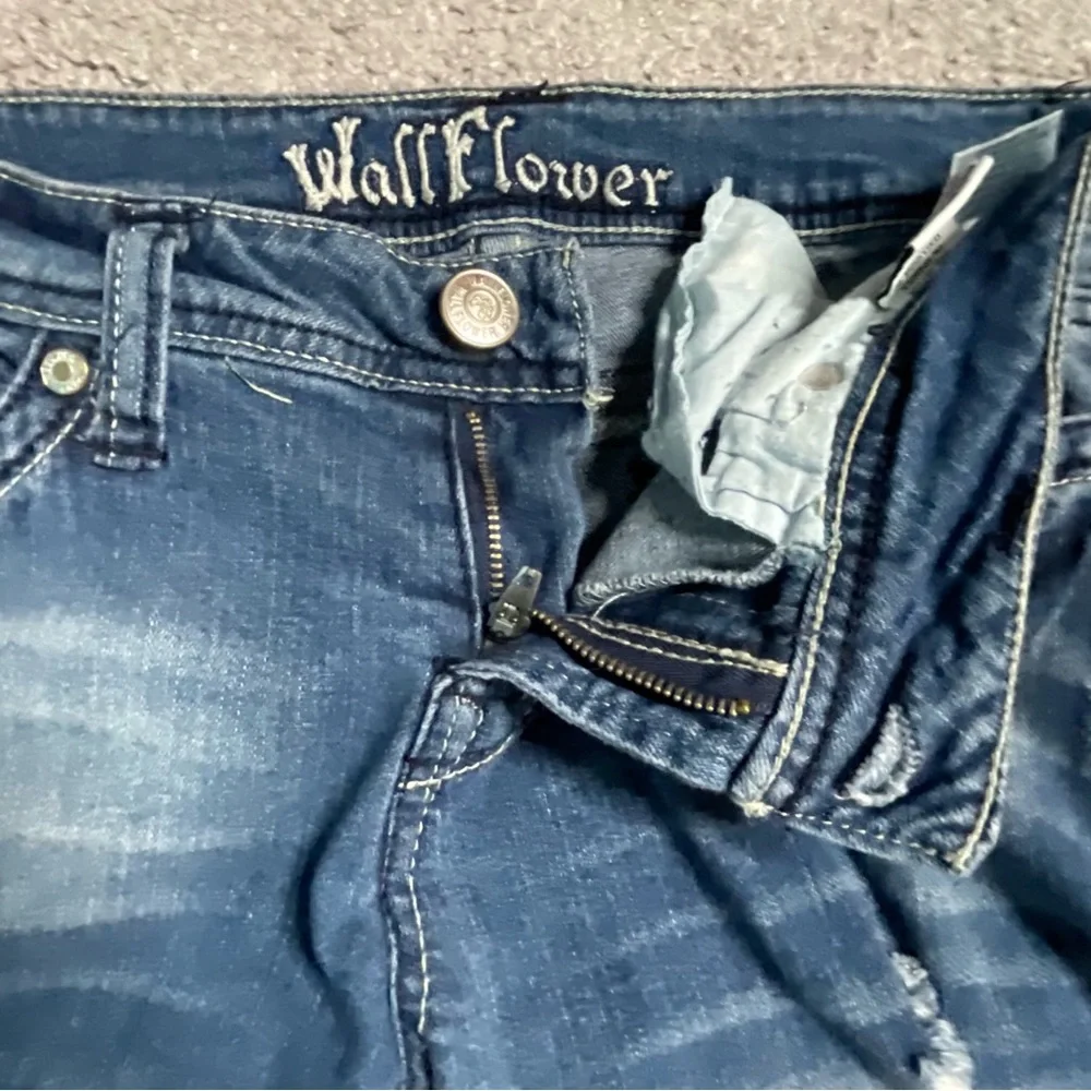 Wallflower Jeans Juniors 9 Y2K Distressed Skinny Embroidered